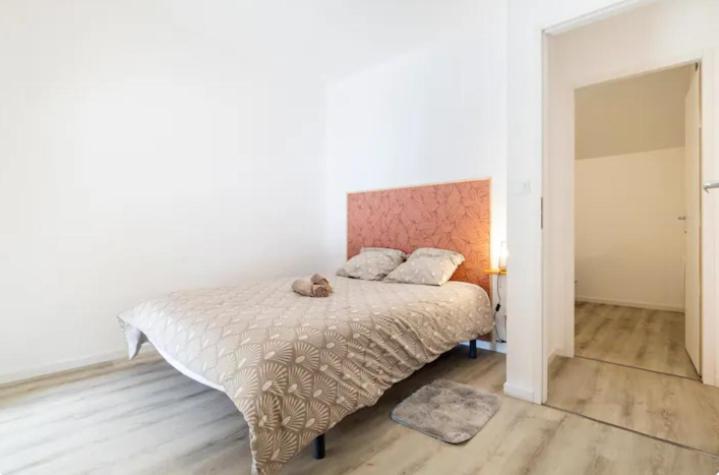 T4 Apartment